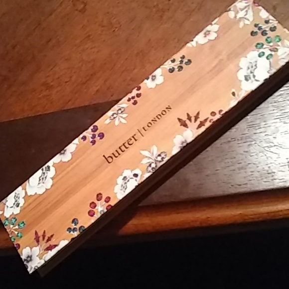 Butter London natural goddess eyeshadow palette - Picture 2 of 3